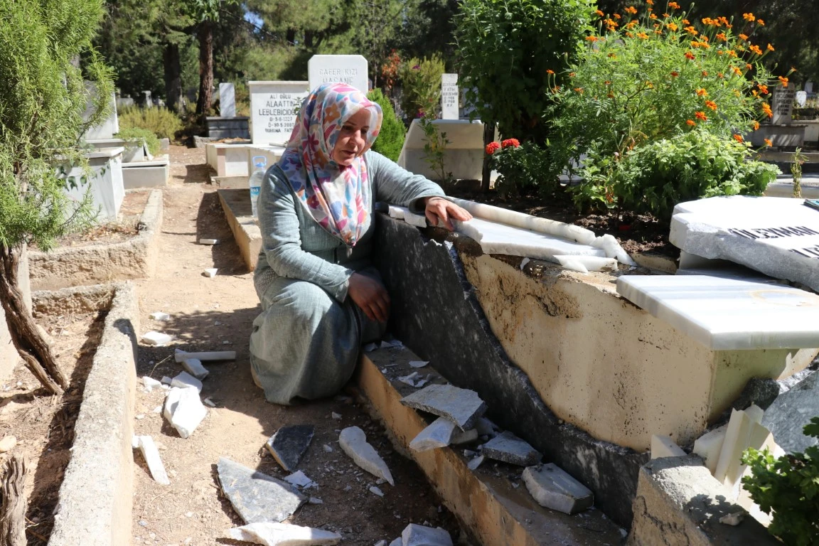 Evlilik Teklifini Reddetti, Eşinin Mezarına Saldırdılar