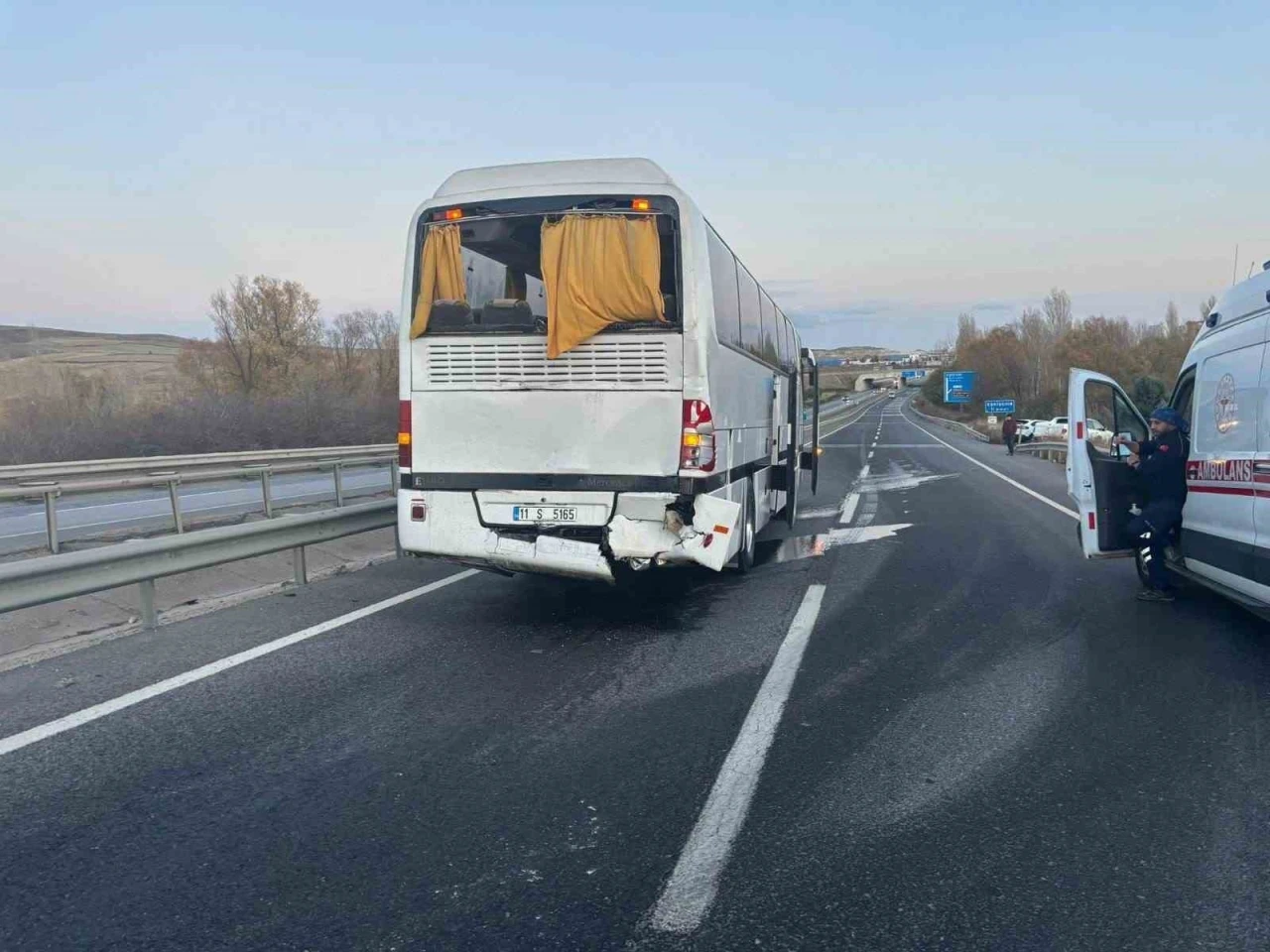 Fabrika servis otobüsü kaza yaptı, 10 işçi yaralandı
