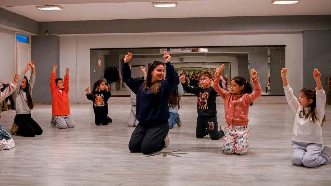 KUŞADANS Halk Dansları Kurslarına Yoğun İlgi