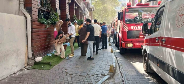 Fatih’te otel yangınında mahsur kalan 6 kişi kurtarıldı
