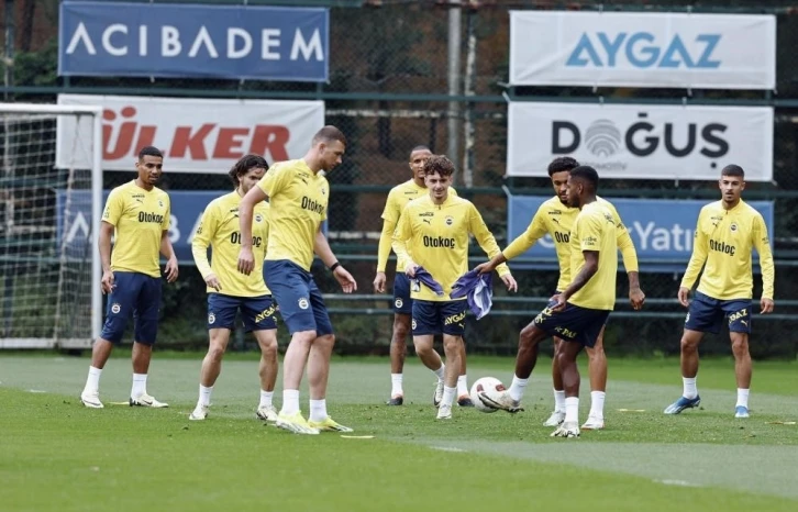 Fenerbahçe, Avusturya kampında 3 hazırlık maçı oynayacak
