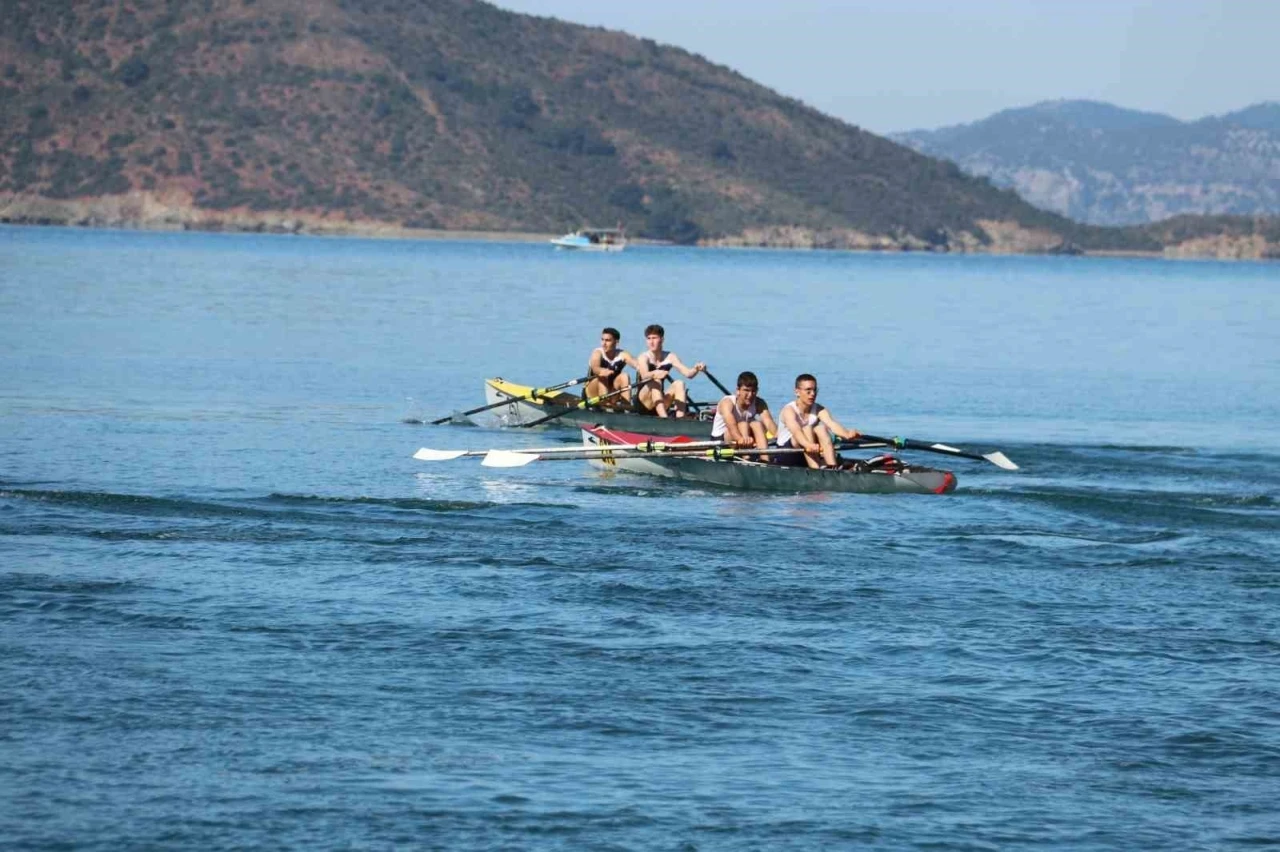 FETHİYE'DE DENİZ KÜREĞİ TÜRKİYE KUPASI BAŞLADI