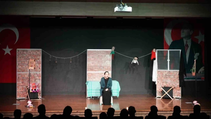 ’Filistin Hakkında Konuşmalıyız’ oyunu Gaziantep’te sahne aldı
