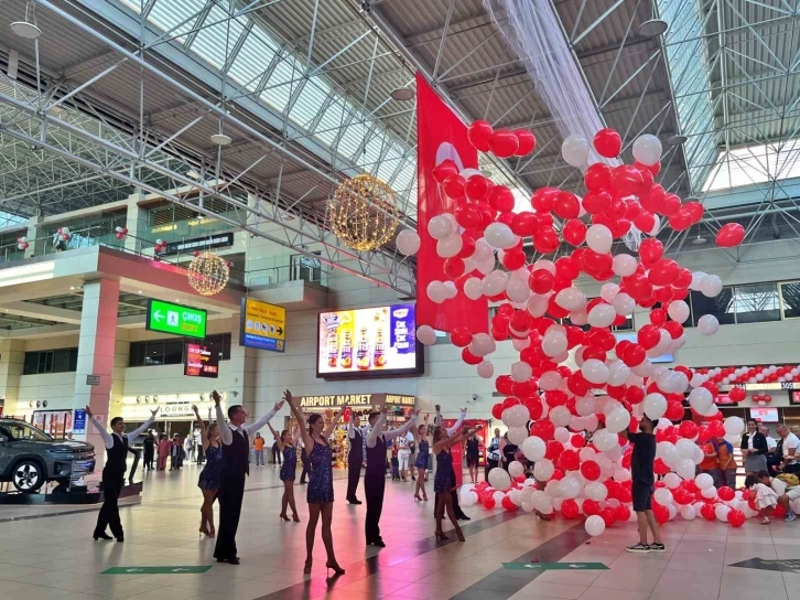 Fraport TAV Antalya Havalimanı’nda Zafer Bayramı coşkusu
