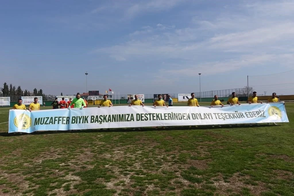 Futbolculardan Başkan Bıyık’a teşekkür pankartı
