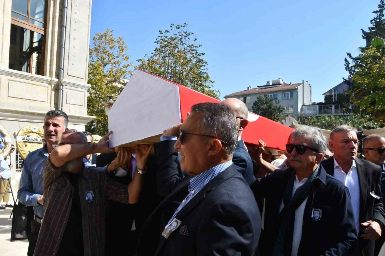 Gazeteci Güneri Cıvaoğlu son yolculuğuna uğurlandı
