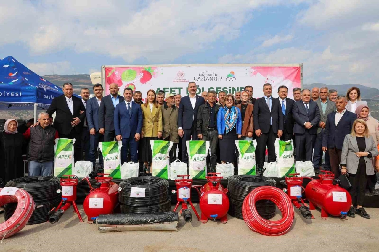 Gaziantep Büyükşehir’den Nurdağı’nda 200 çiftçiye çilek üretimi için destek
