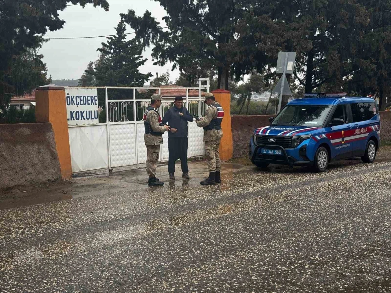 Gaziantep’te jandarmadan okul çevrelerinde huzur-güven uygulaması
