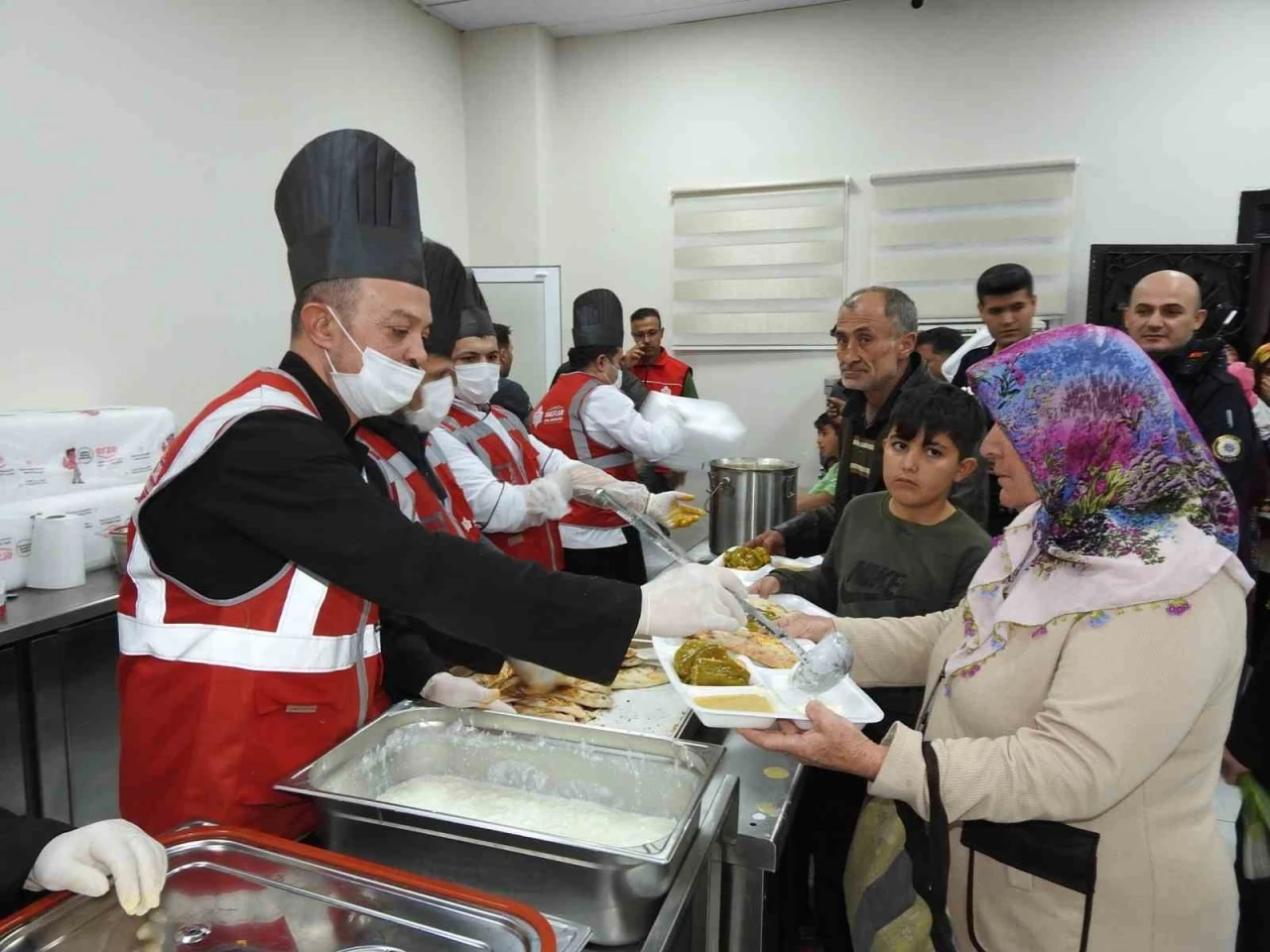 Gaziantep Vakıflar Bölge Müdürlüğünden günde 3 bin kişiye iftar
