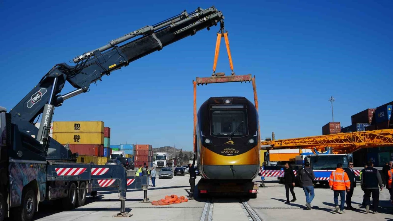 GAZİRAY’da milli gurur: İlk yerli tren seti raylarda
