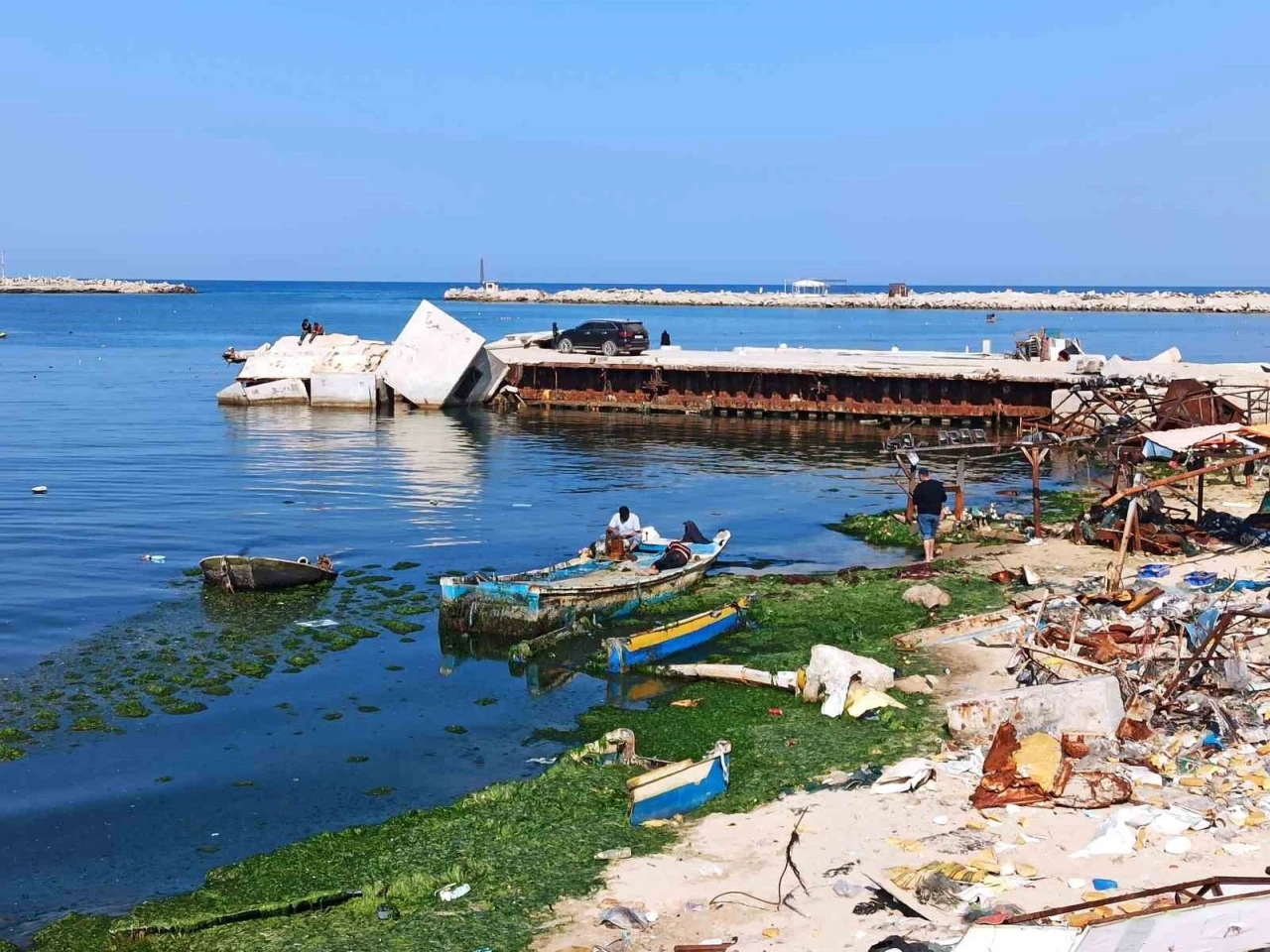 Gazze Limanı’ndaki balıkçı tekneleri İsrail’in saldırılarında kullanılamaz hale geldi
