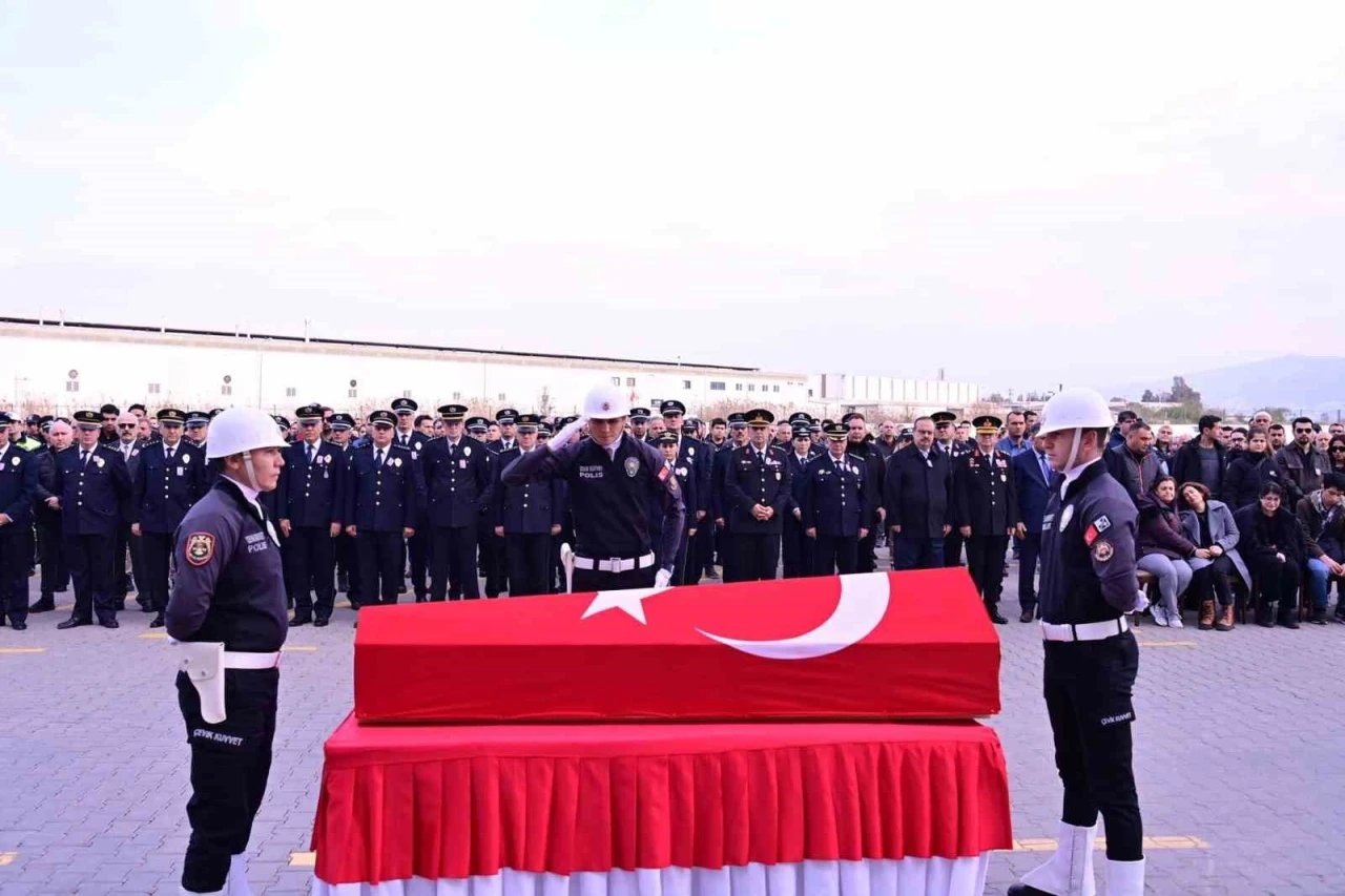 Geçirdiği kalp krizi sonucu hayatını kaybeden polis memuru için tören düzenlendi
