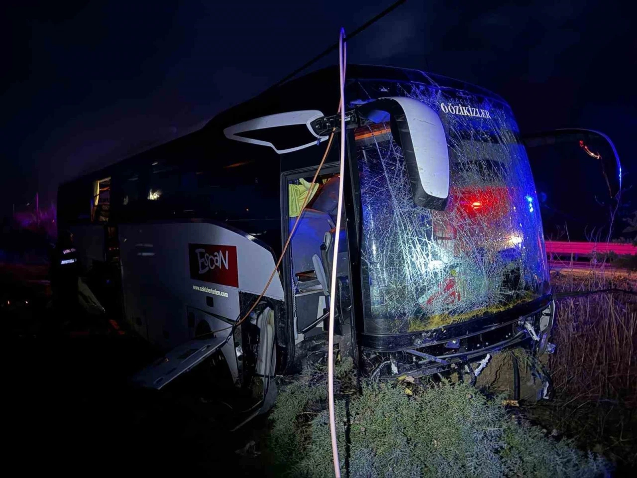 Gelibolu’da otobüs yoldan çıktı: 11 yaralı
