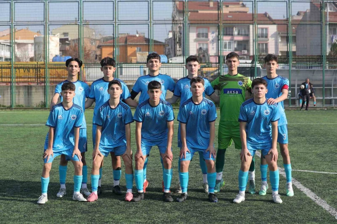 Gemlik Belediyespor U16 takımı namağlup şampiyonluğa koşuyor
