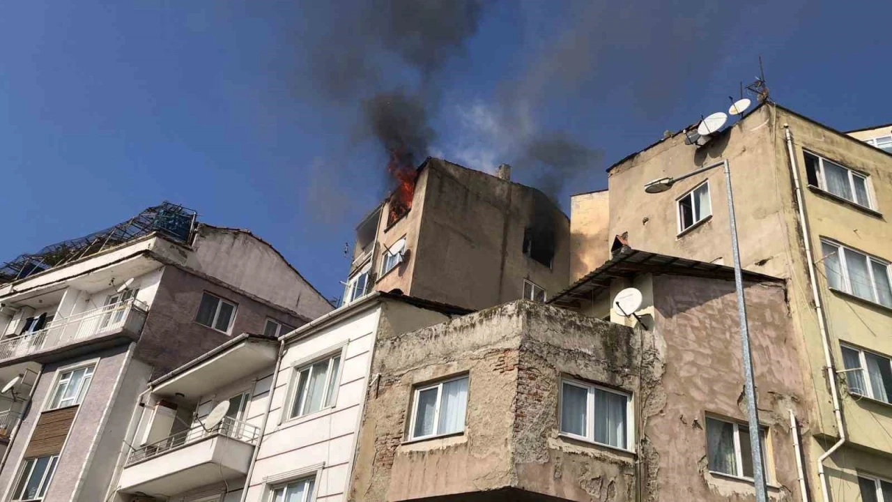 Gemlik’te boş daire alev alev yandı
