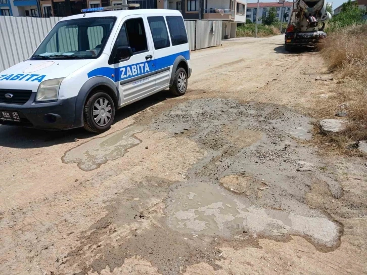 Gemlik’te sokağa beton döken firmaya ceza kesildi
