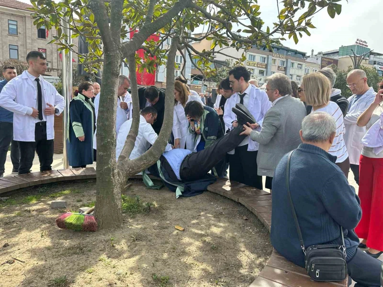 Giresun’da 14 Mart Tıp Bayramı töreninde Tıp Fakültesi Dekanı Ağar baygınlık geçirdi
