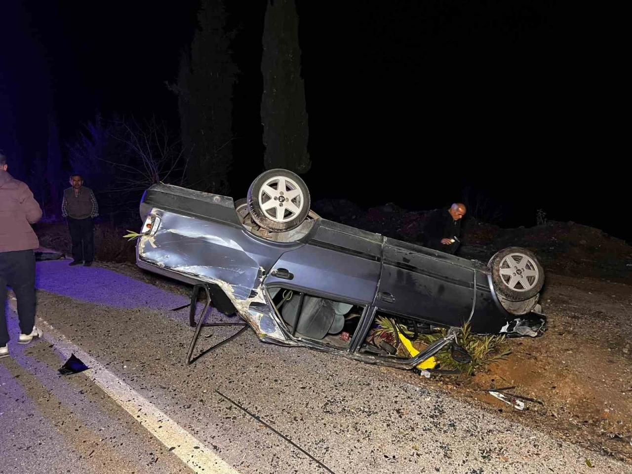 Gizli buzlanma kazaya neden oldu: Takla atan araçta 1 kişi yaralandı
