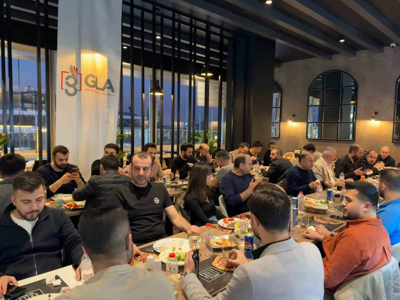 GLA yönetimi Vanmall mağaza yöneticileri ile iftarda buluştu
