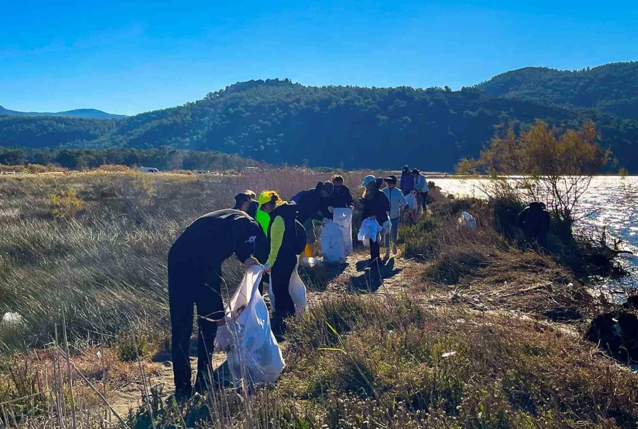 Gökçe Sulak Alanı'nda Temizlik Etkinliği