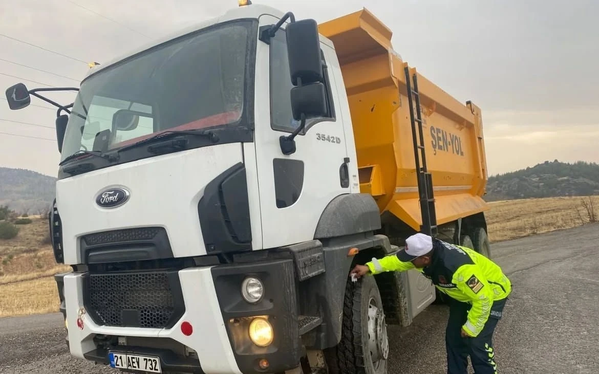 Gölbaşı’nda kış lastiği denetimi yapıldı
