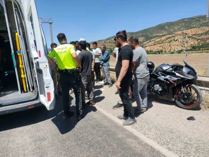 Gölbaşı’nda otomobil ile motosiklet çarpıştı: 2 yaralı
