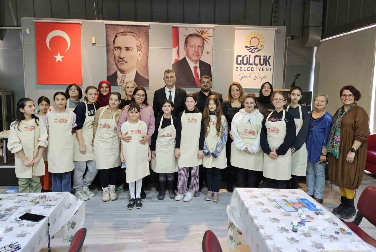 Gölcüklü öğrenciler karne tatilini sanatla doldurdu
