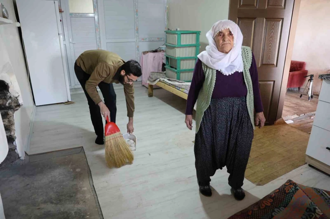 Gönüllere dokunan imam, yaşlı ve engellilerin evlerini yeniledi
