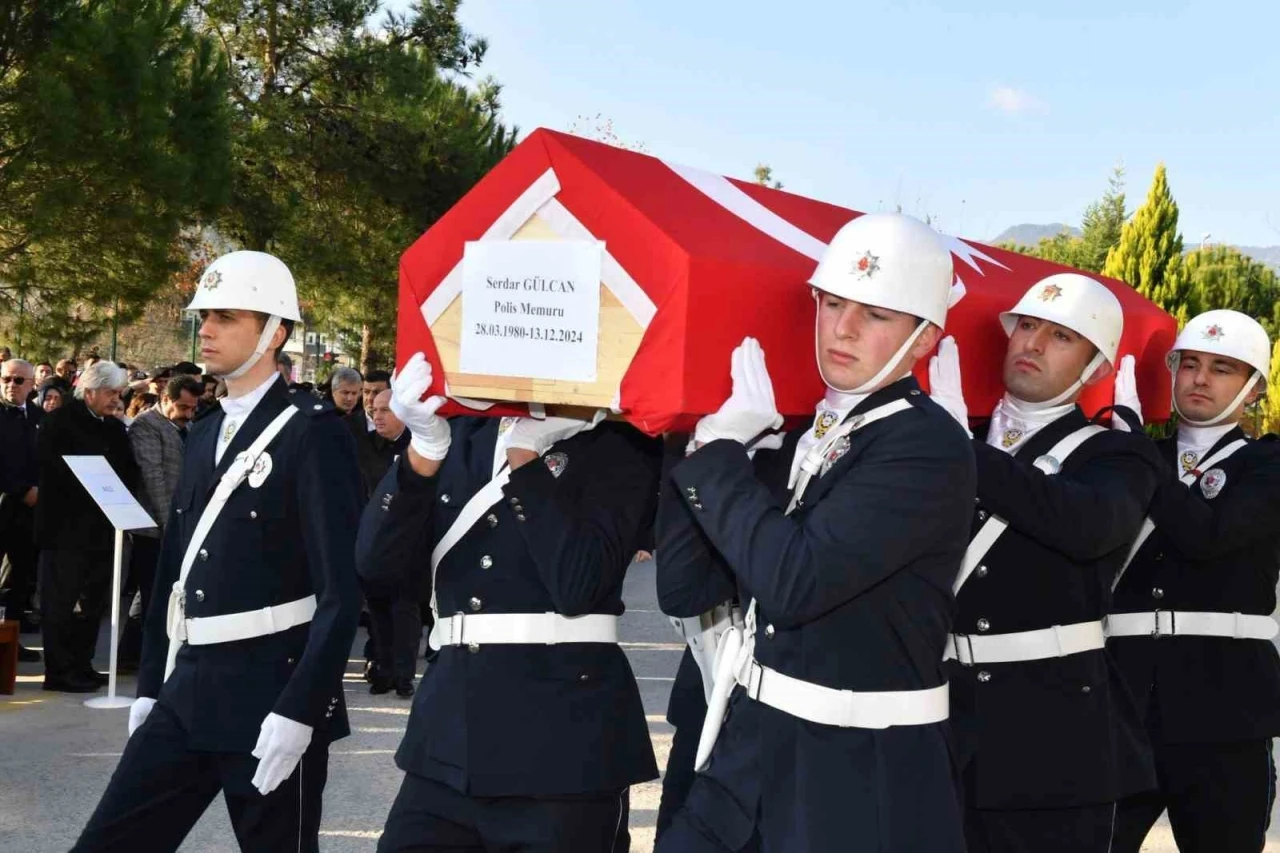 Görev esnasına hayatını kaybeden polis memuru için tören düzenlendi
