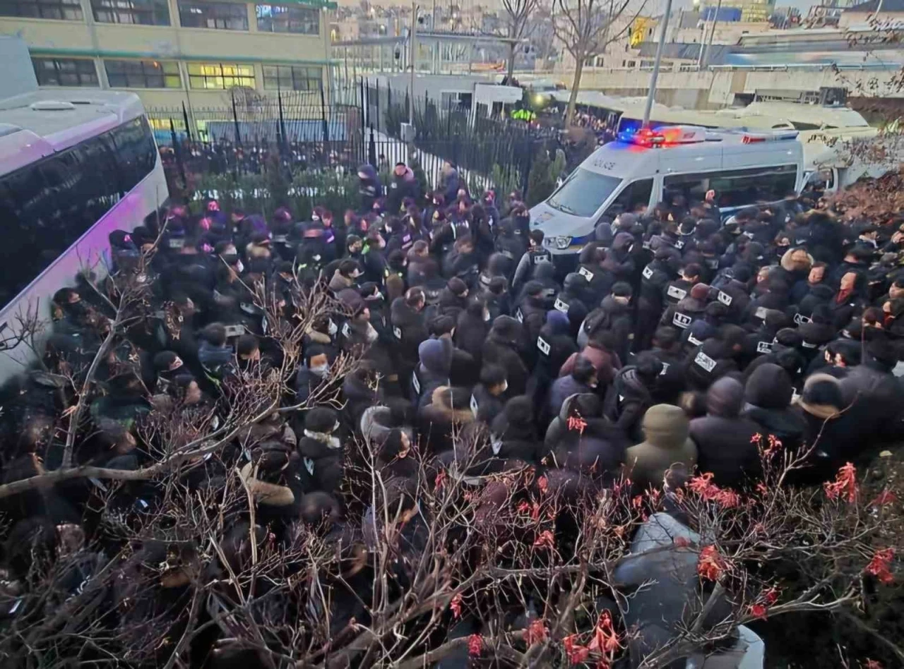 Güney Kore Devlet Başkanı Yoon, sıkıyönetim soruşturması kapsamında tutuklandı
