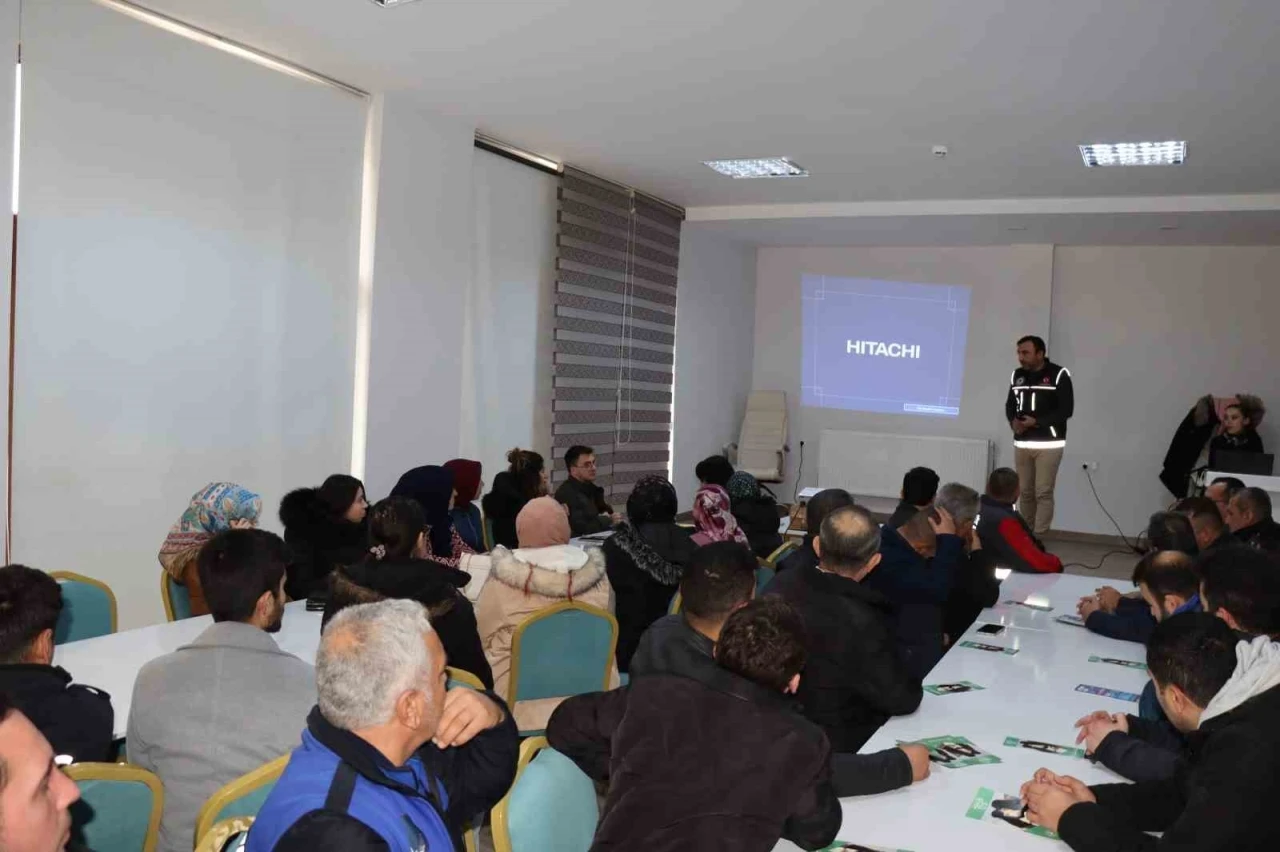 Günyüzü’nde bağımlılıkla mücadele hakkında bilgilendirme toplantısı yapıldı
