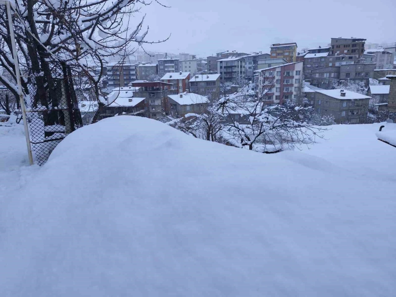 Hakkari’de 190 yerleşim yolu kapandı
