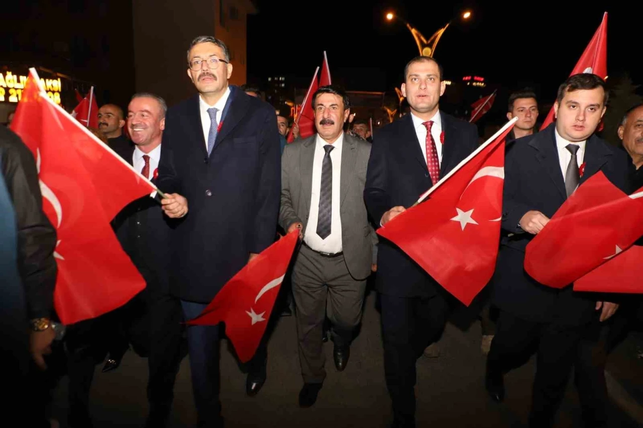 Hakkari’de 29 Ekim kortej yürüyüşüne yoğun ilgi
