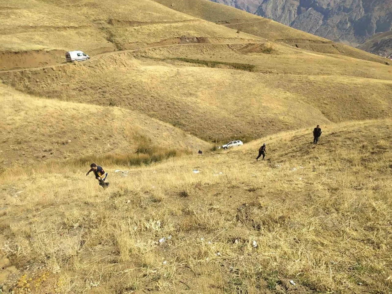 Hakkari’de araç şarampole yuvarlandı: 1 yaralı
