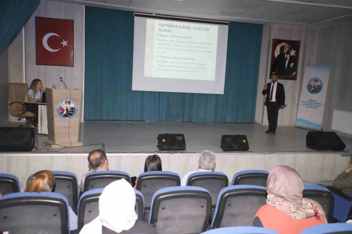 Hakkari’de “Depremle yaşamayı öğreniyorum” konferansı
