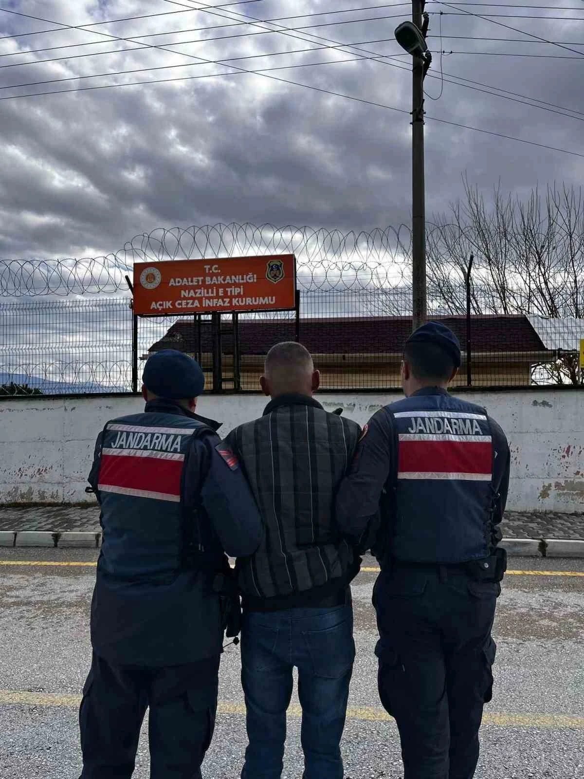 Hakkında 10 yıl hapis cezası bulunan şahıs yakalandı
