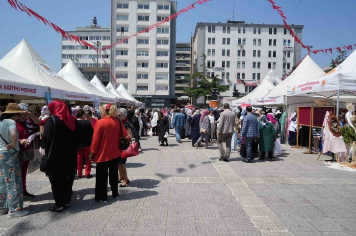 Halk eğitim kurslarında sergi zamanı
