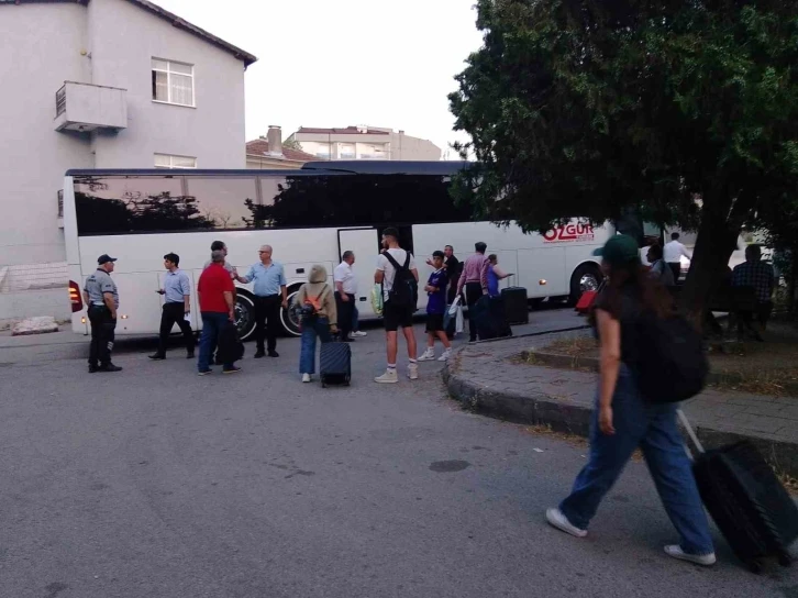 Halkalı-Edirne treni durdu, yüzlerce yolcu istasyonda kaldı
