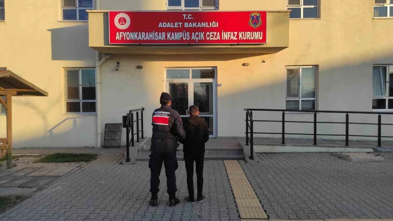 Hapis cezalarıyla aranan 2 kişiyi jandarma yakaladı
