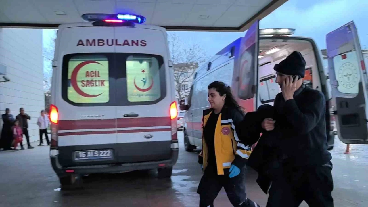 Hapşıran Sürücü Kaza Yaptı, 2 Kişi Yaralandı