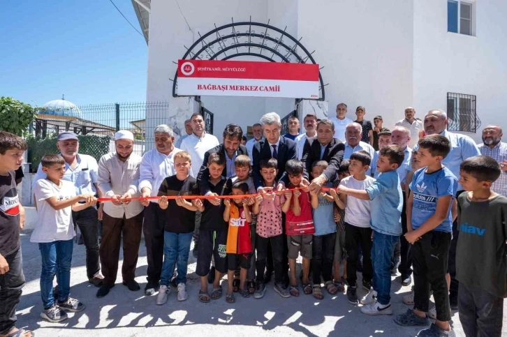 Hasarlı cami imece usulüyle yeniden ibadete açıldı
