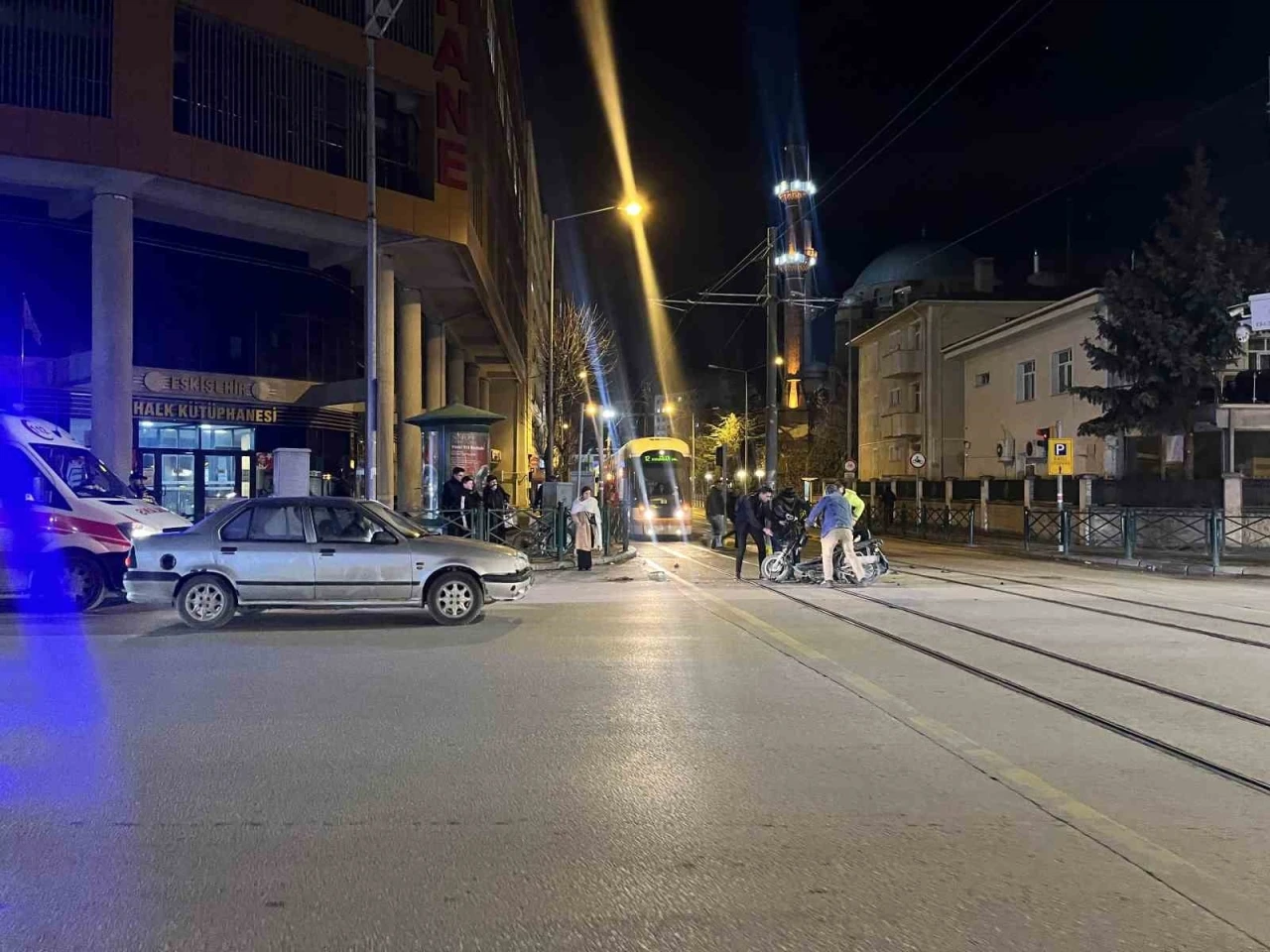 Hatalı dönüş yapan otomobille elektrikli bisiklet çarpıştı
