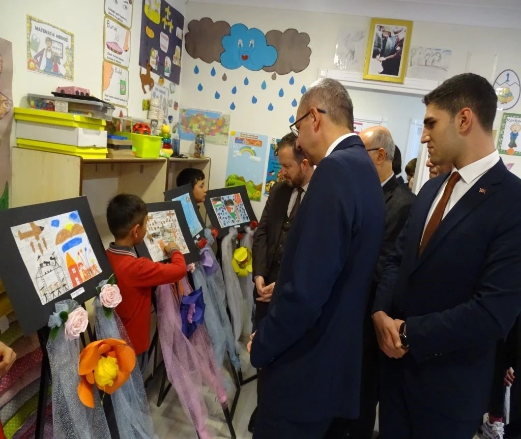 Havran Temaşalık İlkokulunda "Çocuk Gözüyle Filistin" resim sergisi açıldı
