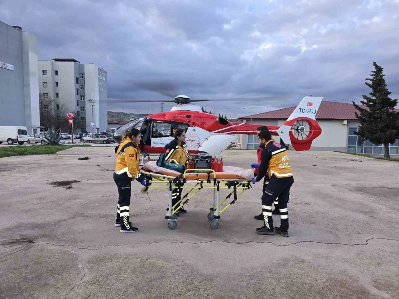 Helikopter ambulans hayat kurtardı
