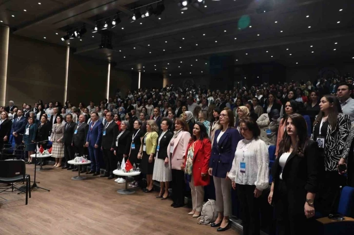 Hemşirelik mesleğinin duayenleri Medipol’de bir araya geldi
