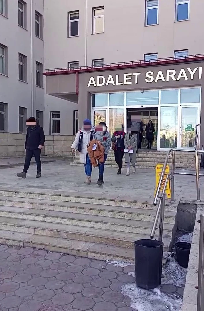 Hırsızlık için tekrar geri döndüklerinde yakayı ele verdiler
