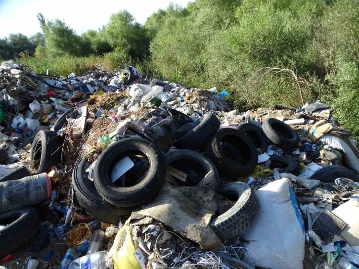 Hisarcık Belediyesi’ne Koca Çay kenarında korkutan kirlilik eleştirisi
