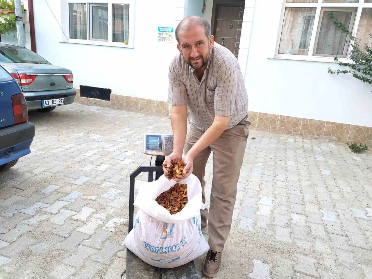 Hisarcık elma kurusunun fiyatı 35 TL’ye yükseldi
