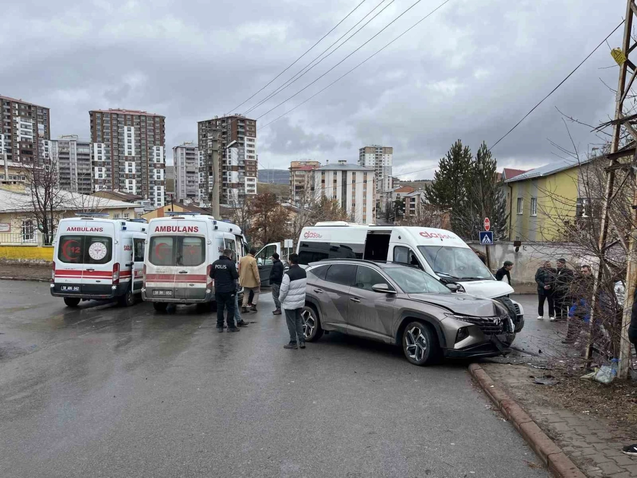 İçerisinde bulunduğu servis kaza yaptı, o "Dedeme gidecektim" diye ağladı
