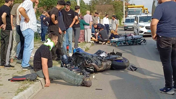 İki motosiklet çarpıştı, sürücüler yaralandı
